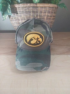 NEW ERA na IOWA HAWKEYES Black Back Distressed CAMO 9 Forty Snapback Cap/Hat - Picture 1 of 16