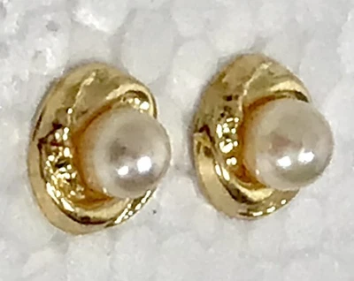 Vintage 14k Yellow Gold Genuine Pearl Etched Love Knot Post Earrings .44g X42 - Image 1 of 4