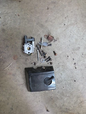 Carburador Craftsman 358.356230 - Cubierta de filtro de aire 530-036941 Poulan Walbro WT247 Foto 1 de 4