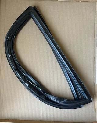 W10861499 GENUINE WHIRLPOOL Refrigerator Freezer Door Gasket Black OEM - Image 1 of 2