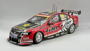 1:18 Garth Tander 2011 Holden Racing Team VE Commodore V8 Supercar -AUTOGRAPHED - Picture 1 of 9