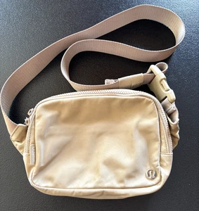 Lululemon Everywhere Belt Bag Khaki Beige Crossbody Waist Bag Purse - Picture 1 of 11