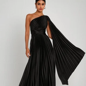 Maxi Vestido Selfie Leslie Negro Satinado Laxmi Acordeón Plisado Mujer Talla Grande - Imagen 1 de 12