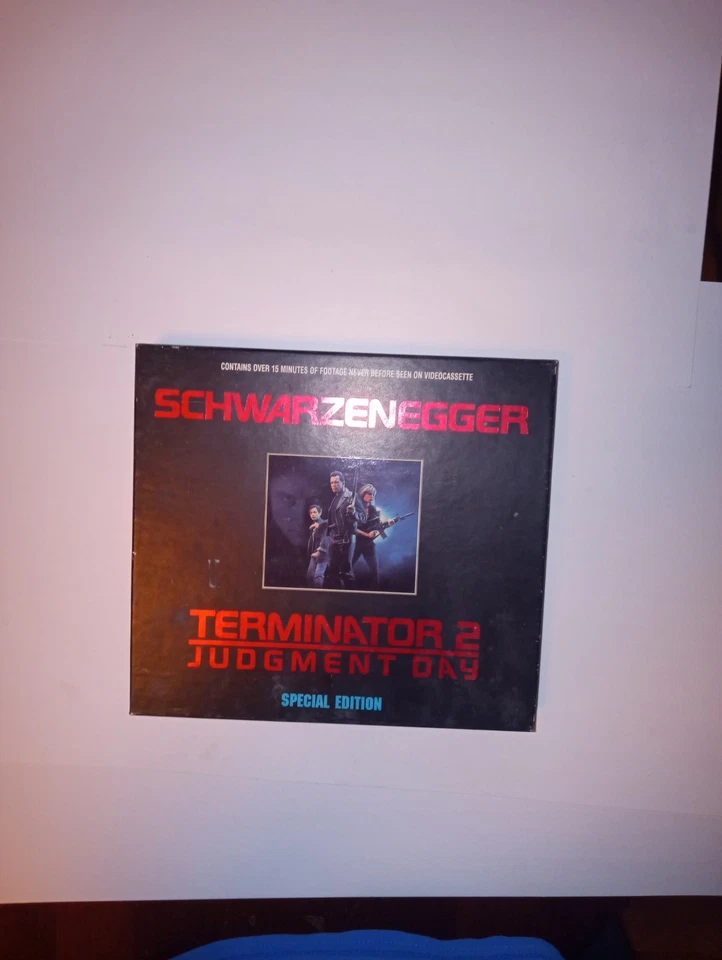 TERMINATOR 2 JUDGMENT DAY 1993 SPECIAL EDITION VHS BOX SET - Image 1 of 3