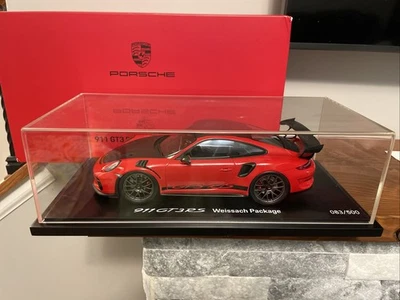 Protetores de pacote 1/18 Spark Porsche 911 GT3 RS Weissach vermelho limitado a 500 - Imagem 1 de 4