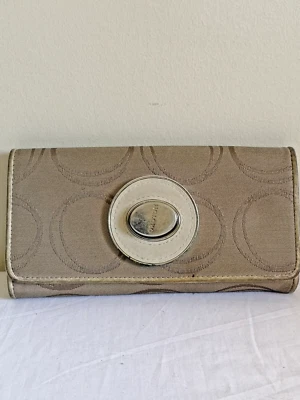 Oroton Signature 'O' Print Fold Out Light Brown Leather Wallet - Image 1 of 4
