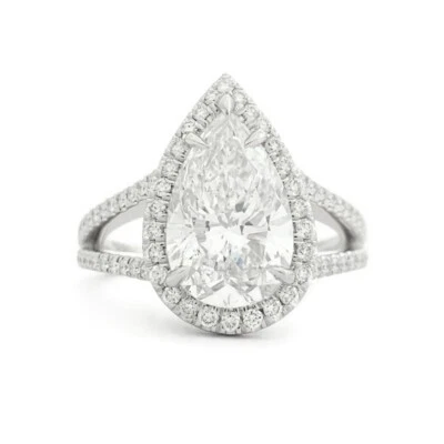 Anillo de compromiso de platino con halo de diamantes y pera GIA de platino, 3,39 CTW Foto 1 de 4