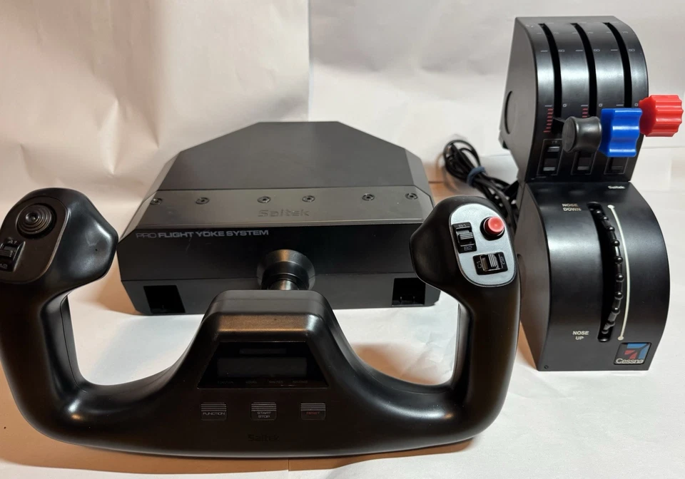 Saitek Pro Flight Yoke + Throttle Quadrant PZ44 & Pro Flight Cessna Wheel - Lot - Image 1 of 4