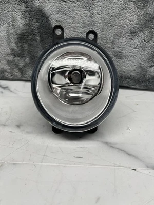 Faro antiniebla lado derecho pasajero H11 para Toyota Corolla Tacoma Matrix 2006-2012 Foto 1 de 4
