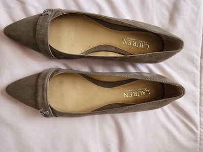 Ralph Lauren Women's 7B Shoes "Aminah" Kidsuede Taupe Flats Silver Logo - Image 1 of 4