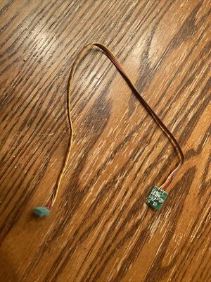 Mamaroo 4 Modelo 4m-005-00 Columpio Bebé Piezas de Repuesto Chip Con Tornillo Foto 1 de 3