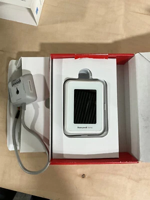 Honeywell Home RCHT9510WFW T9 Wi-Fi Smart Thermostat - Image 1 of 3