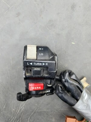 86-93 YAMAHA VENTURE XVZ1200 CLIP IZQUIERDO EN MANGO BOCINA SEÑALES INTERRUPTOR INTERRUPTORES  Foto 1 de 4