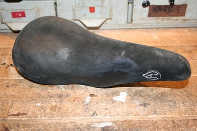 Asiento de bicicleta vintage Cinelli Unicanitor de cuero gamuza negro años 80 Unica Nitor Foto 1 de 4