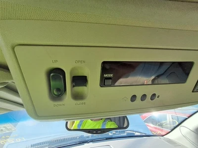 Pantalla de infoentretenimiento usada se adapta a: Infiniti QX56 2005 pantalla de visualización techo entretenimiento Foto 1 de 4