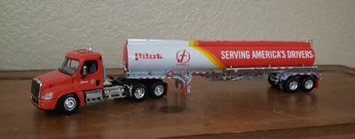 DCP 33344 Pilot Flying J Freightliner Cascadia 带 Heil 油箱 1/64 — 第 1/4 张图片