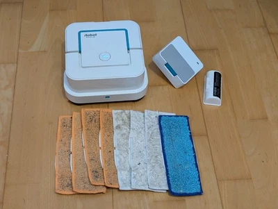 Wischroboter iRobot braava jet 240 mit waschbaren Pads, Ladegerät und 3 Akkus - Bild 1 von 4