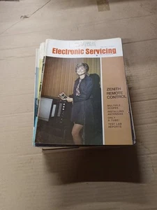 Lot X 43 Electronics Servicing magazines 1970's - 1980 - Imagen 1 de 2