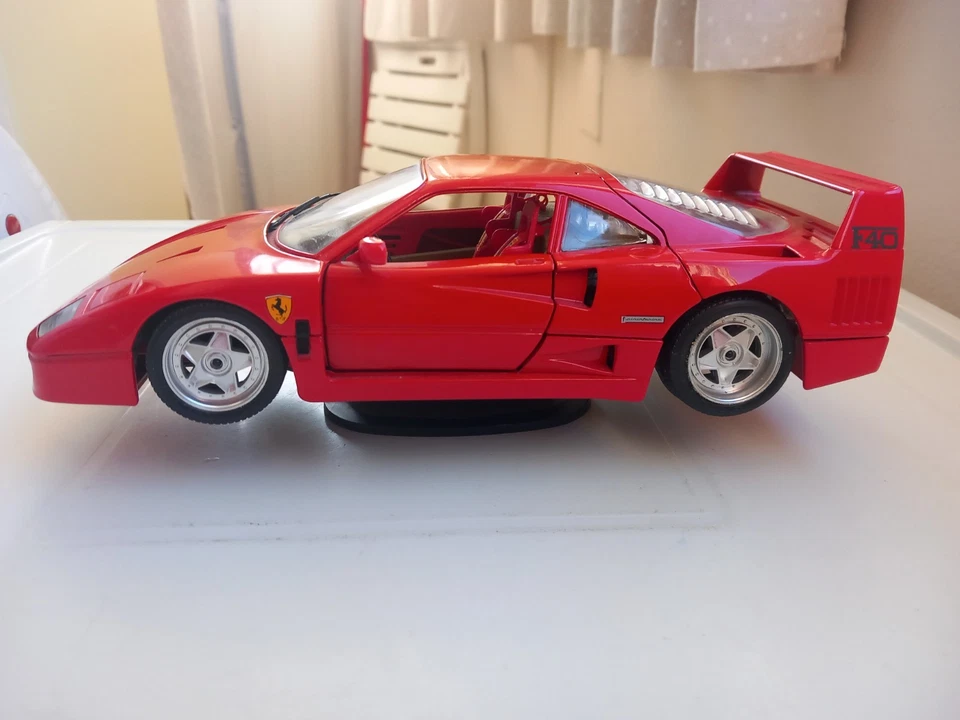 FERRARI F40 BURAGO 1/18 - Immagine 1 di 4