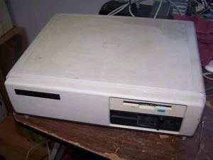 RadioShack Tandy 1000 Escritorio - Probado para encender - VENDIDO COMO ESTÁ - Imagen 1 de 4