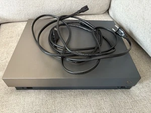 Paquete de consola Microsoft Xbox One X 1 TB Gold Rush edición especial Battlefield V - Imagen 1 de 7