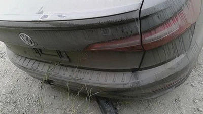 19-21VOLKSWAGEN JETTA GLITrunk decklid hatch tailgate black 2t2t spoiler cracked — 第 1/4 张图片