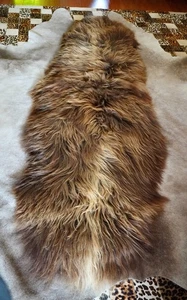 A STUNNING NATURAL BROWN  DOUBLE SKIN  LONG WOOL ICELANDIC SHEEPSKIN RUG /THROW - Picture 1 of 8