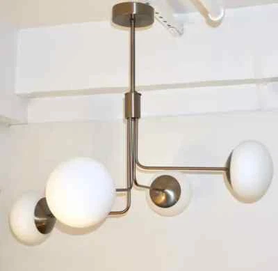 Lámpara de araña italiana contemporánea de 4 globos de cristal de Murano blanco bronce frotado al óleo Foto 1 de 4