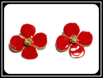 Pendientes de flores de bronce con recubrimiento de oro amarillo de 14k esmalte rojo Foto 1 de 4
