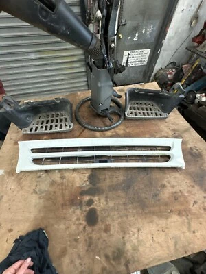 ISUZU NPR W4500 W5500 2003 parrilla delantera buena ver fotos Foto 1 de 3