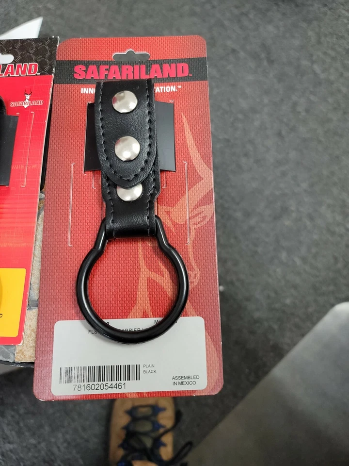 Flashlight Holder B493D Ring Holder, For up to 2-1/4 In Belt  SAFARILAND 730-2 - Изображение 1 из 1
