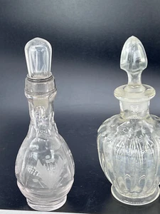 2 Botellas de Perfume Vintage Vidrio Grabado Acanalado Transparente con Tapones en Forma - Imagen 1 de 8
