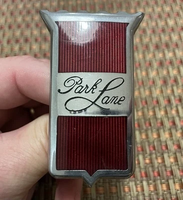 Ornamento emblema Mercury Park Lane años 60 (ON-25-289) Foto 1 de 4