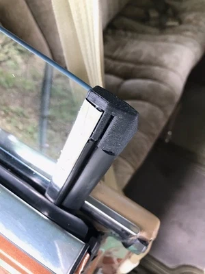 Toyota Cressida Mark II x30/40 2-дверный хардтоп 1976-1980 задняя сторона четверть уплотнения - Изображение 1 из 4