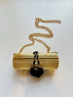 Bolso rígido vintage Lancome Hong Kong baguette metal dorado. Foto 1 de 4