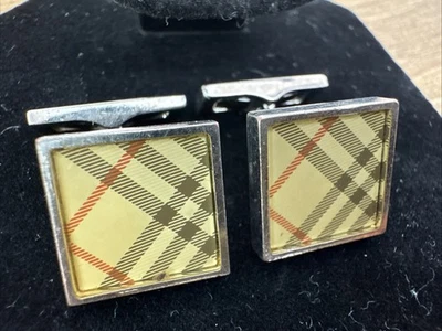 Gemelos plateados esmaltados a cuadros Burberry London para hombre logotipo a cuadros Nova diseñador Foto 1 de 4