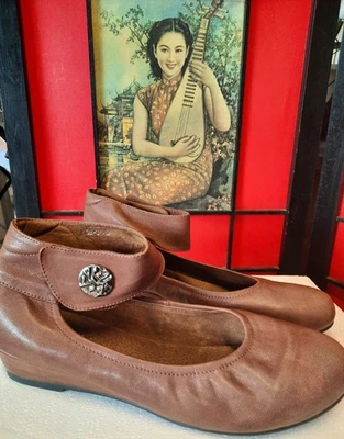 Genuine Leather Women's HINAKO ballet Flats With Ankle Strap Size 42 - image 1 of 4