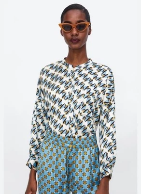 Camisa Zara Top Estampa Geométrica Efeito Cetim Feminina Botão Extra Grande Manga Longa - Imagem 1 de 4