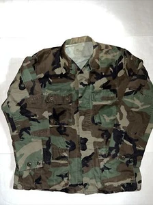 Abrigo de combate vintage camuflaje bosque grande largo ejército BDU - Imagen 1 de 8