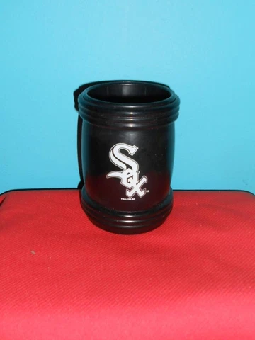 Way Too Cool! New Licensed Chicago White Sox MAGNETIC Can Koozie Last Ones! B36 Cover