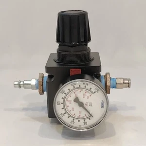 Parker Watts R105-04C Pneumatic Regulator 1/2in Npt 300psi W/ Wika Guage - Picture 1 of 5