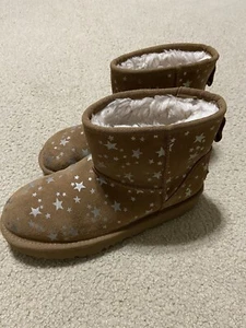 UGG Boots Youth Size 4 Classic Mini II Stars Winter 1115852K Brown Leather - Picture 1 of 8