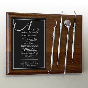 Dentista o Higienista Placa Personalizada con Herramientas Dentales++3 líneas grabadas! - Imagen 1 de 2