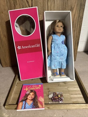 DE COLECCIÓN American Girl MUÑECA CANANI MEET OUTFIT Collar Corredor Zapatos Caja de Libros 18" Foto 1 de 4