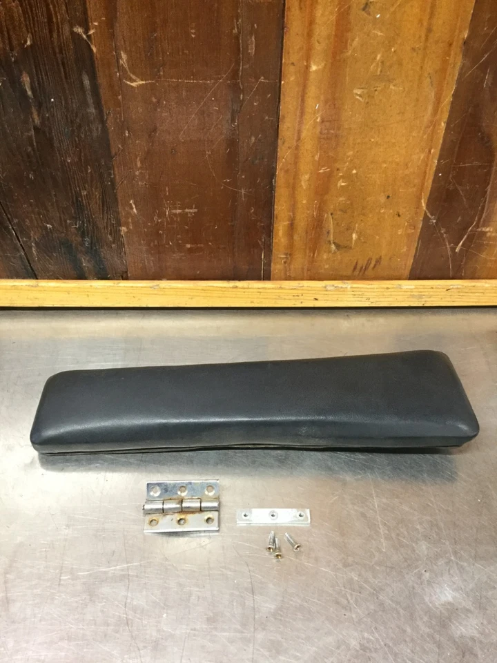 MG MGB 1972-80 • Tapa consola central original con bisagra. Para piezas. KMG1567 Foto 1 de 4