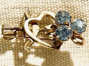 Vintage Bow  & Arrow/Heart Brooch Gold Tone Blue Rhinestones - Picture 1 of 6