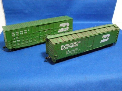HO Scale 2 Roundhouse Box Cars Burlington Northern 316694 & 15038 - Image 1 of 4