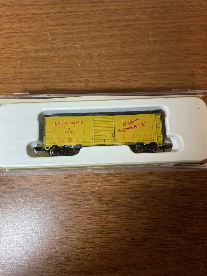 N Scale Con-Cor Union Pacific UP 65810 Yellow  Steel Boxcar M8 - Image 1 of 1