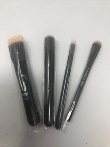 Brandneu in Verpackung, 100 % authentisches MAC Reisebürsten-Set - Bild 1 von 1
