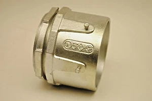 5" Malleable Iron Set Screw Connector for Rigid Conduit - Picture 1 of 4